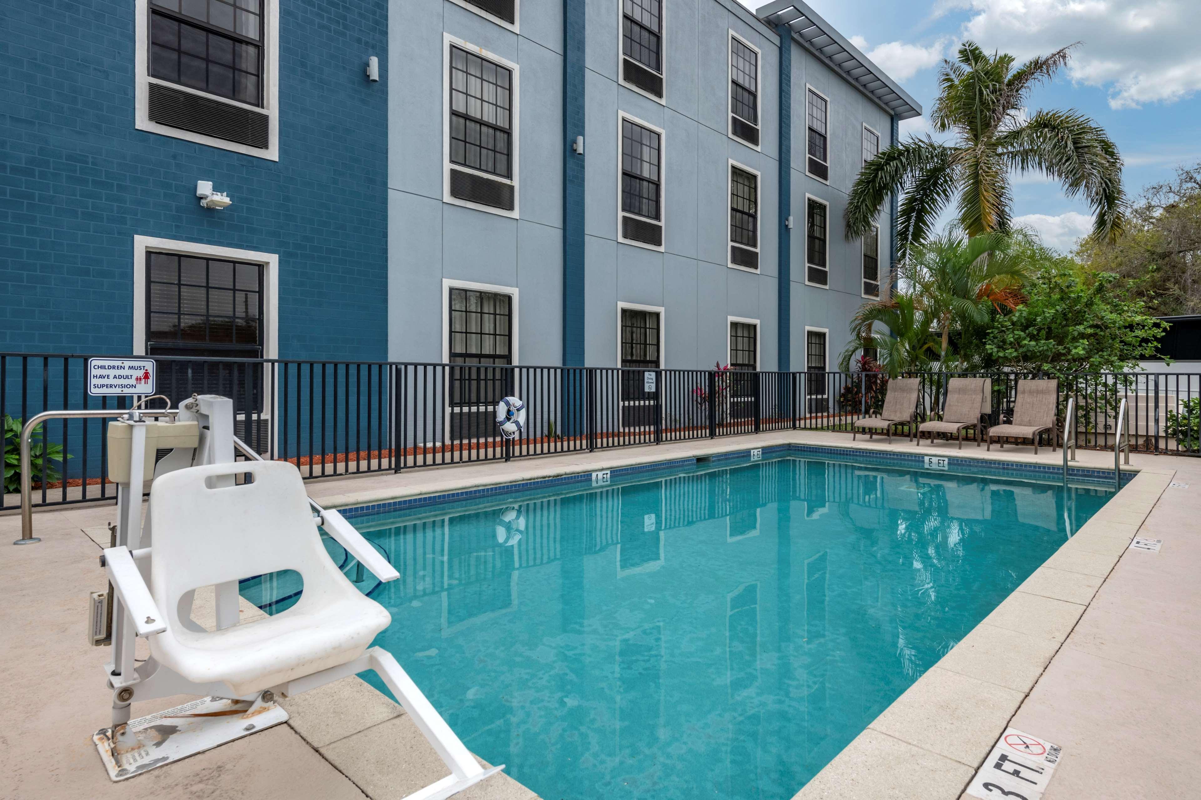 Best Western Plus Bradenton Gateway Hotel Exterior photo
