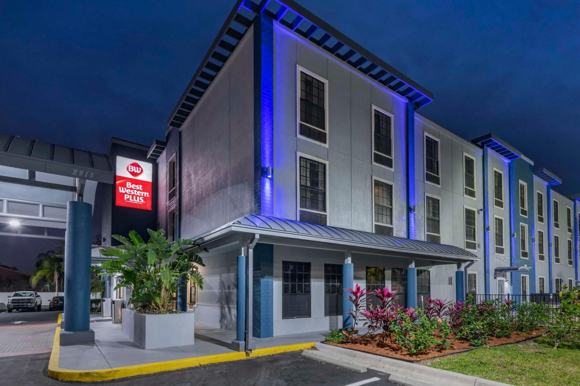 Best Western Plus Bradenton Gateway Hotel Exterior photo